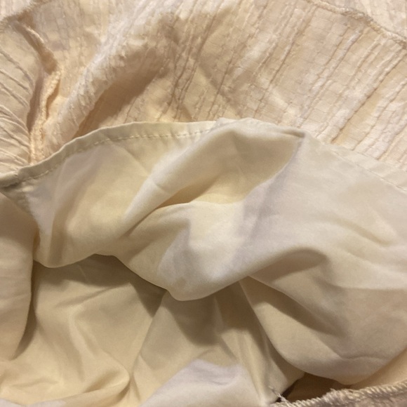 Ivory Shorts 6 (Med) NIAY - Picture 4 of 5